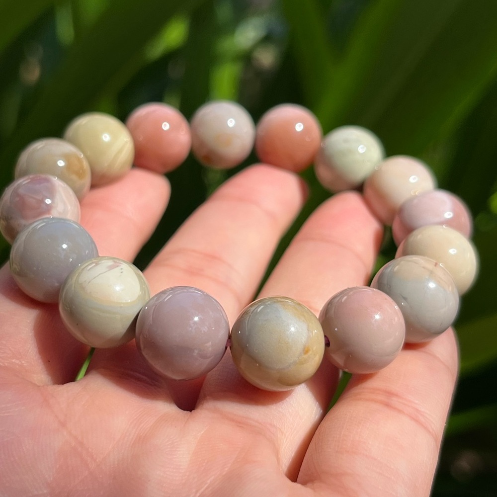 13mm stretchable dainty pink Alashan‎ bracelet